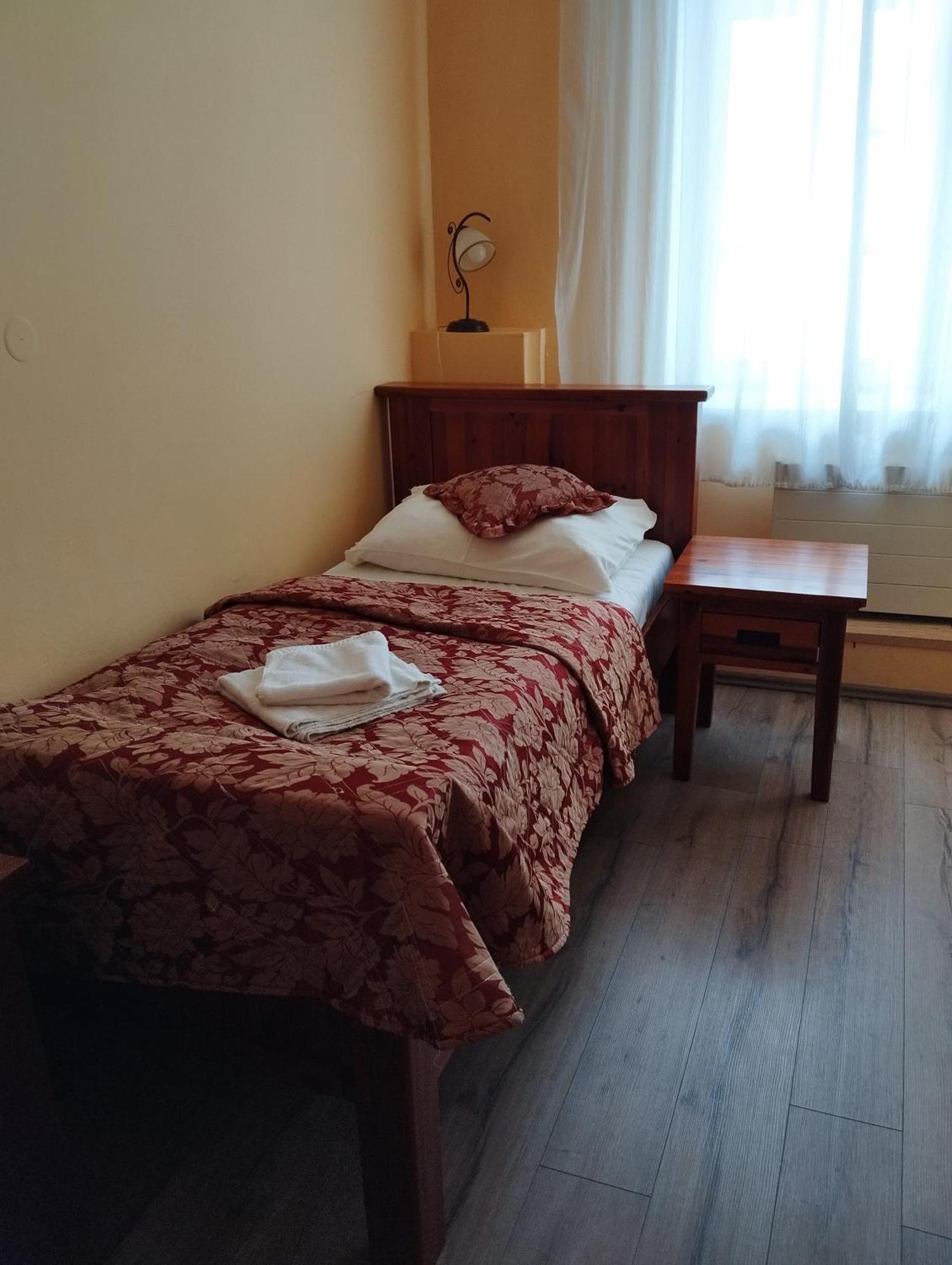 Enjoy Inn Plzen Bagian luar foto